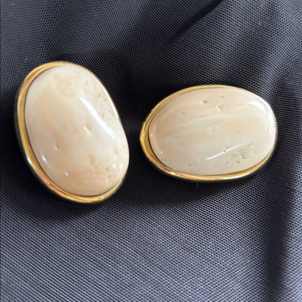 Large Vintage GIVENCHY Cream Simulated Stone (Resin) Clip Earrings - Picture 8 of 9